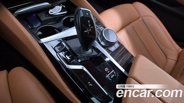 BMW 5-Series 520i Luxury