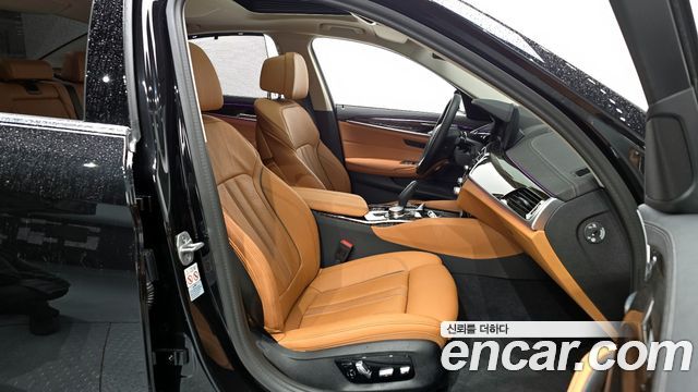 BMW 5-Series 520i Luxury