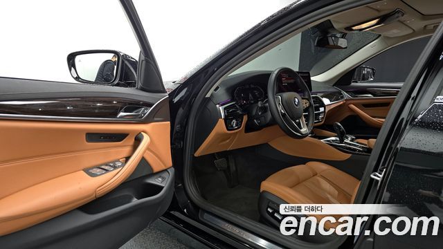 BMW 5-Series 520i Luxury