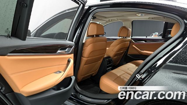 BMW 5-Series 520i Luxury