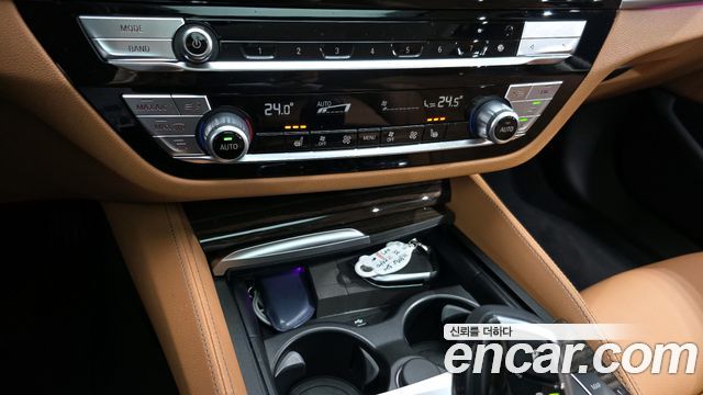 BMW 5-Series 520i Luxury