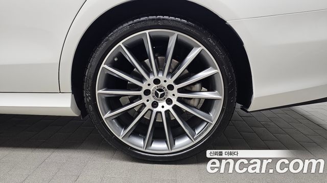 Mercedes-Benz E-Class E350 4MATIC AMG Line