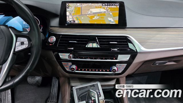 BMW 5-Series 520d xDrive Luxury Plus