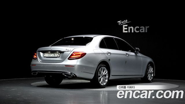 Mercedes-Benz E-Class E300 4MATIC Exclusive