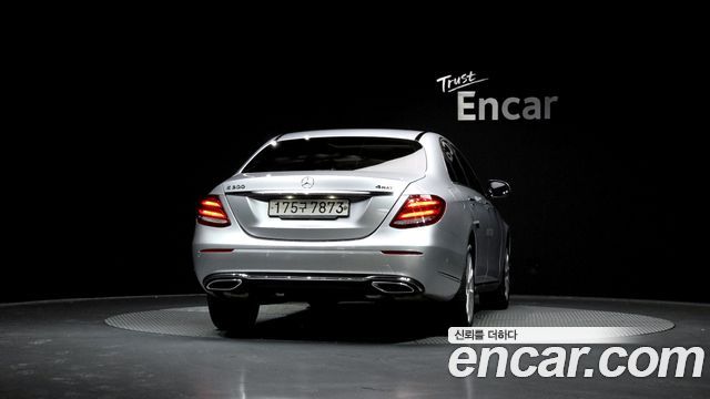 Mercedes-Benz E-Class E300 4MATIC Exclusive