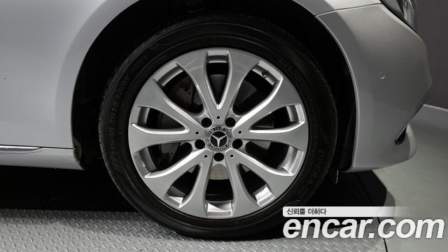 Mercedes-Benz E-Class E300 4MATIC Exclusive