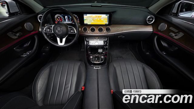Mercedes-Benz E-Class E300 4MATIC Exclusive
