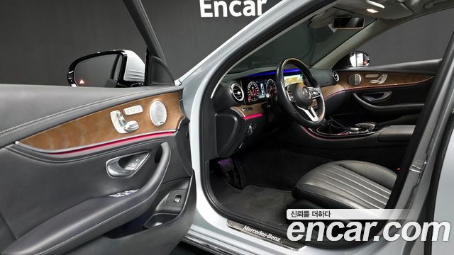 Mercedes-Benz E-Class E300 4MATIC Exclusive