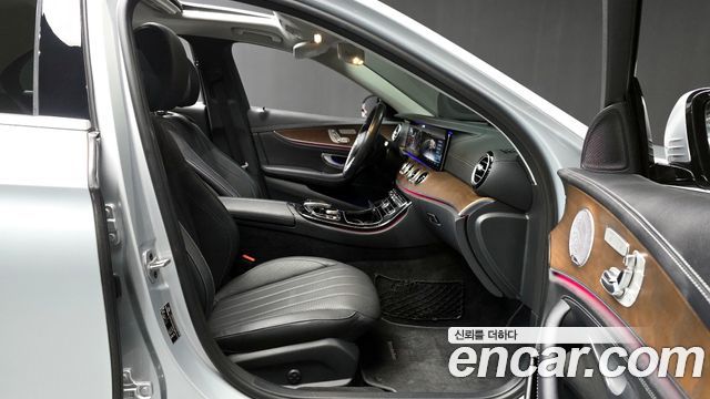 Mercedes-Benz E-Class E300 4MATIC Exclusive