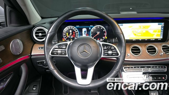 Mercedes-Benz E-Class E300 4MATIC Exclusive
