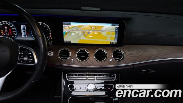 Mercedes-Benz E-Class E300 4MATIC Exclusive
