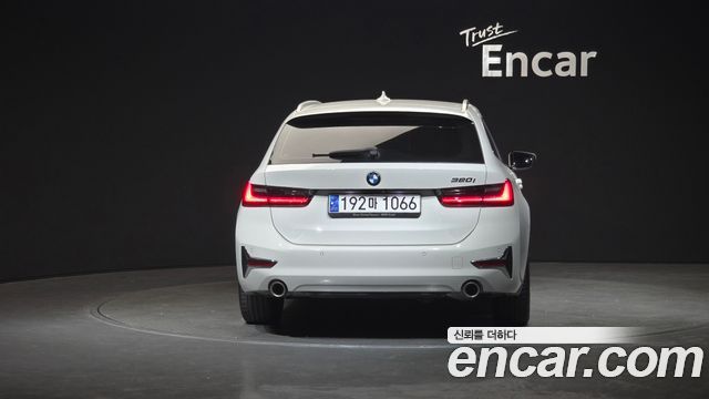BMW 3-Series 320i Touring Luxury