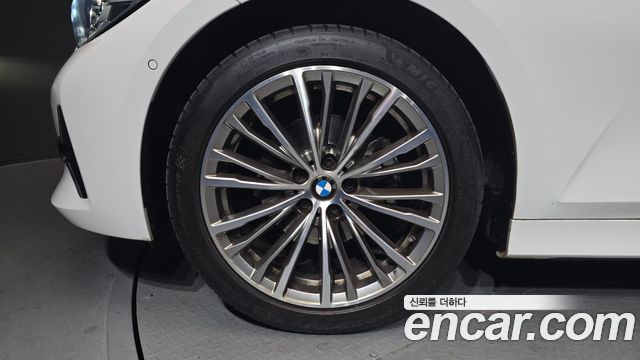BMW 3-Series 320i Touring Luxury