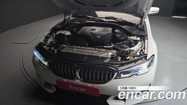 BMW 3-Series 320i Touring Luxury