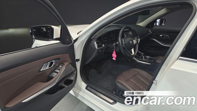 BMW 3-Series 320i Touring Luxury