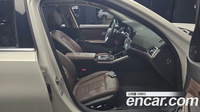 BMW 3-Series 320i Touring Luxury
