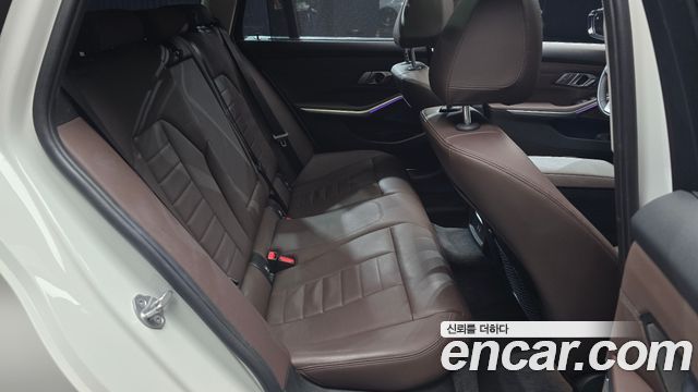 BMW 3-Series 320i Touring Luxury
