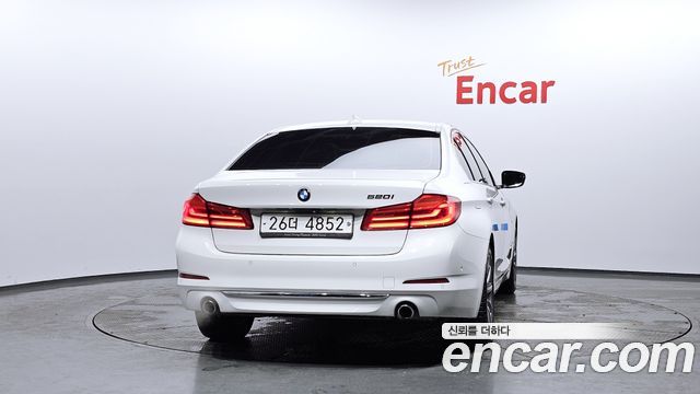BMW 5-Series 520i Luxury