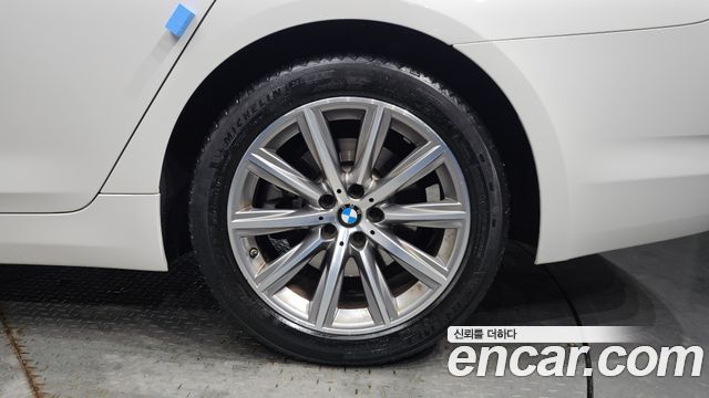 BMW 5-Series 520i Luxury