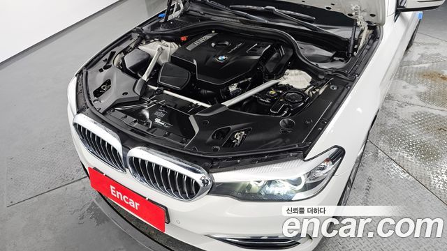 BMW 5-Series 520i Luxury