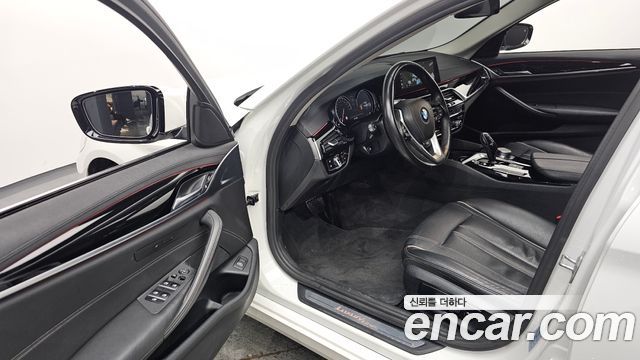 BMW 5-Series 520i Luxury