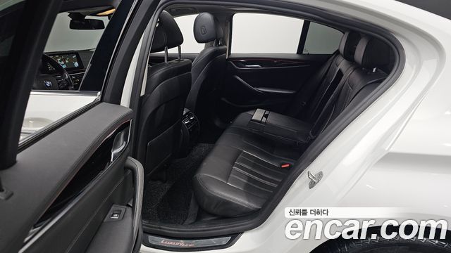 BMW 5-Series 520i Luxury