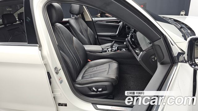 BMW 5-Series 520i Luxury