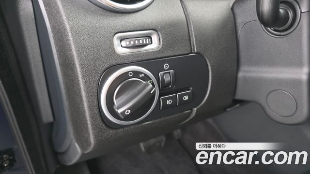 Land Rover Discovery 3.0 SDV6 SE