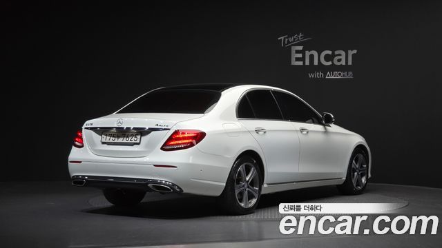 Mercedes-Benz E-Class E300 4MATIC Avnatgarde