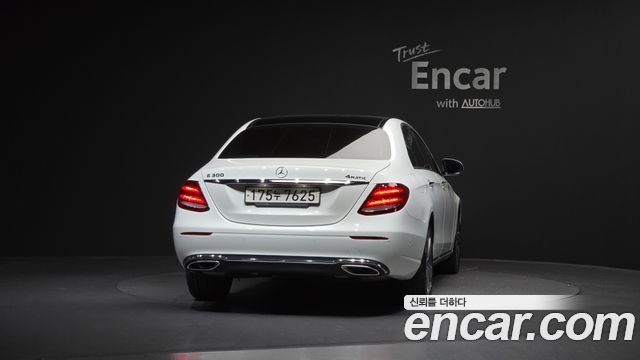 Mercedes-Benz E-Class E300 4MATIC Avnatgarde