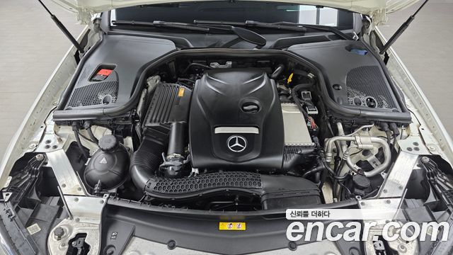 Mercedes-Benz E-Class E300 4MATIC Avnatgarde
