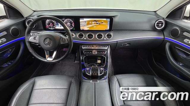 Mercedes-Benz E-Class E300 4MATIC Avnatgarde