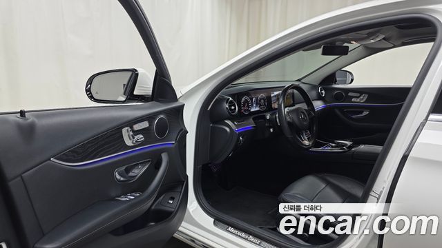 Mercedes-Benz E-Class E300 4MATIC Avnatgarde
