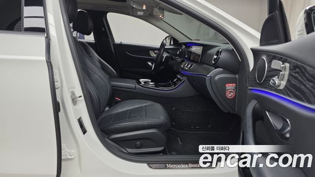 Mercedes-Benz E-Class E300 4MATIC Avnatgarde