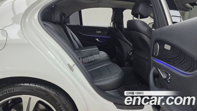 Mercedes-Benz E-Class E300 4MATIC Avnatgarde
