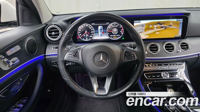 Mercedes-Benz E-Class E300 4MATIC Avnatgarde