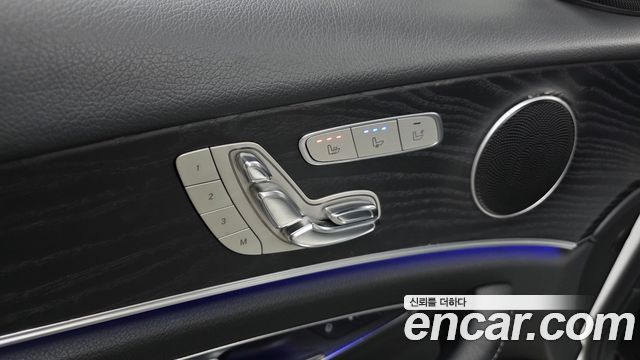 Mercedes-Benz E-Class E300 4MATIC Avnatgarde