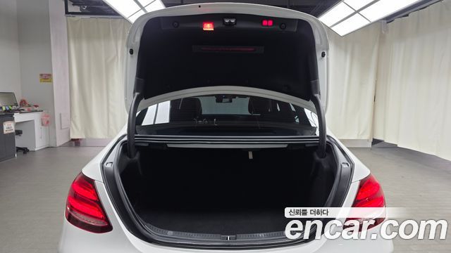 Mercedes-Benz E-Class E300 4MATIC Avnatgarde