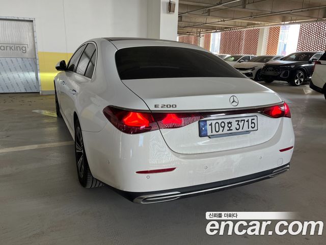 Mercedes-Benz E-Class E200 Avantgarde