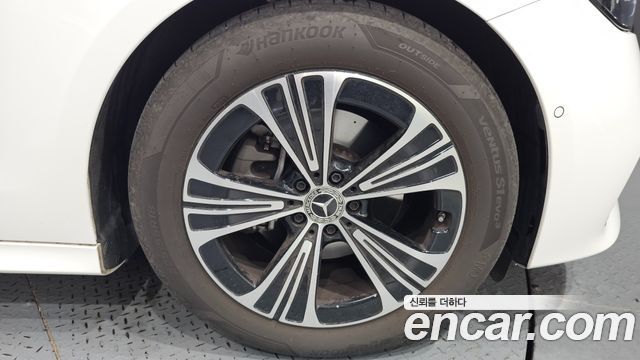 Mercedes-Benz E-Class E200 Avantgarde