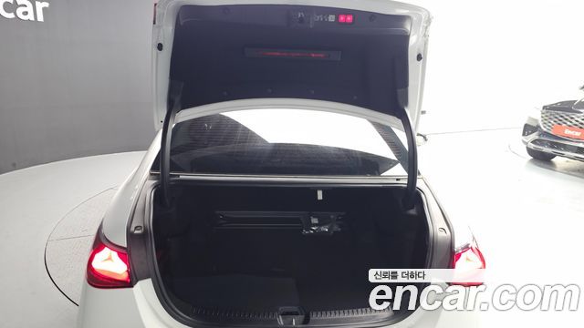 Mercedes-Benz E-Class E200 Avantgarde