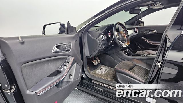 Mercedes-Benz CLA-Class CLA220 AMG Line
