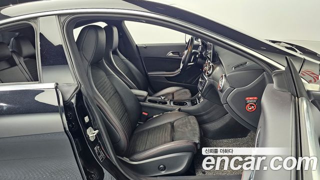 Mercedes-Benz CLA-Class CLA220 AMG Line