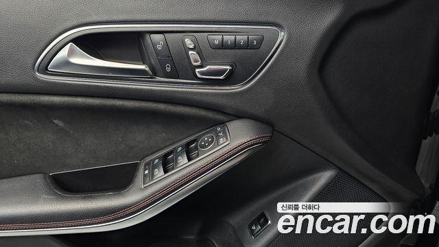 Mercedes-Benz CLA-Class CLA220 AMG Line
