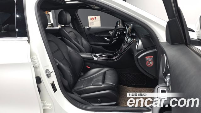 Mercedes-Benz C-Class C200 4MATIC AMG Line
