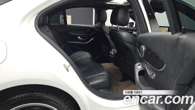 Mercedes-Benz C-Class C200 4MATIC AMG Line