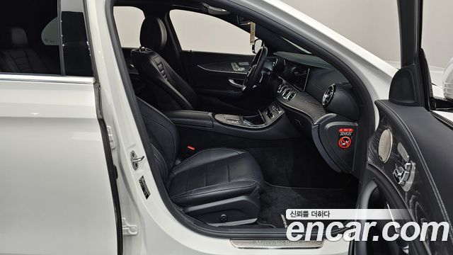 Mercedes-Benz E-Class E350 4MATIC AMG Line
