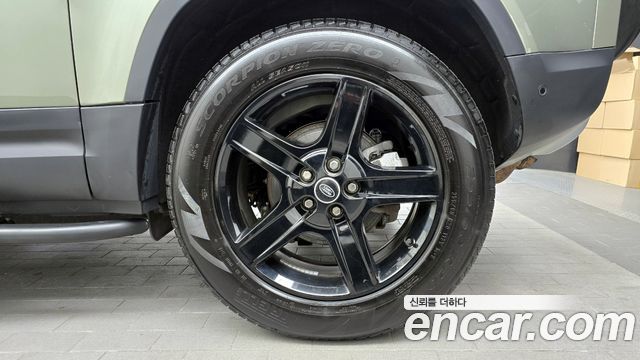 Land Rover Defender 90 D250 SE