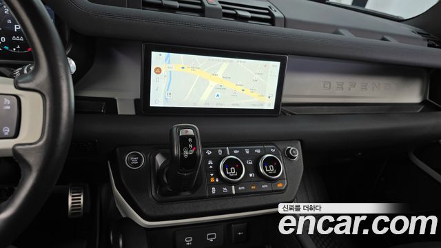 Land Rover Defender 90 D250 SE