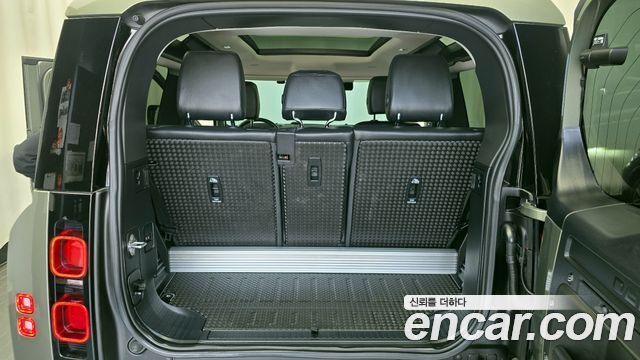 Land Rover Defender 90 D250 SE